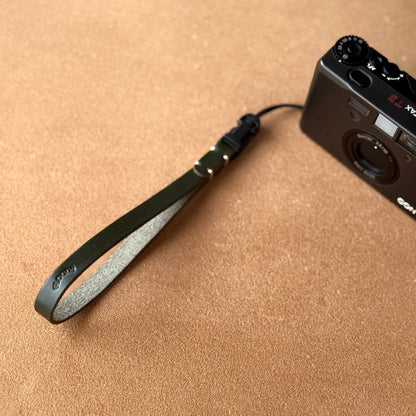 GLOODS camera strap and camera on a beige surface